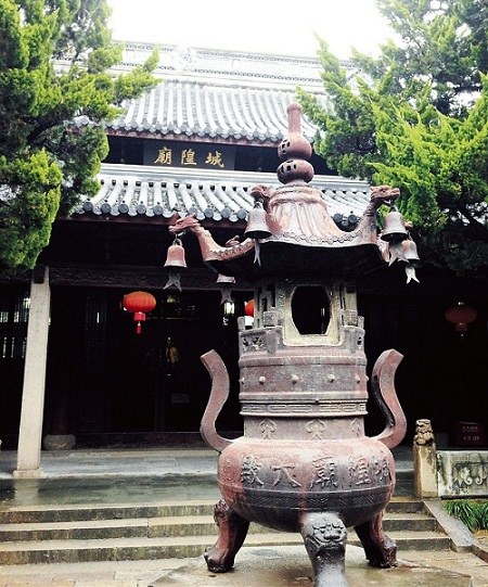 Qiuxia Garden also features the Chenghuang Temple, where locals practice Taoist rites twice during each lunar month.(Tan Weiyun)