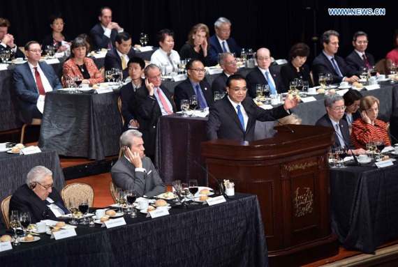 Chinese Premier Li Keqiang(C on stage) addresses a welcoming dinner party organized by the Economic Club of New York, the National Committee on U.S.-China Relations and the U.S.-China Business Council in New York, Sept. 20, 2016. (Photo: Xinhua/Li Tao)