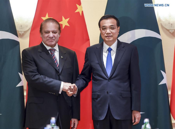 Chinese Premier Li Keqiang (R) meets with Pakistani Prime Minister Nawaz Sharif in New York, Sept. 21, 2016. (Photo: Xinhua/Li Xueren)