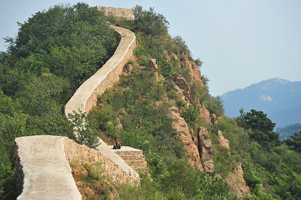 A section of the Great Wall was repaired in Suizhong county, Liaoning province, with what officials said was sand. But critics of the work said it was cement. Zhang Shiyao / For China Daily