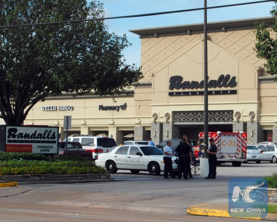 Police block the site of a shootout in Houston, Texas, the United States, Sept. 26, 2016.   (Photo: Xinhua/Jia Zhong)