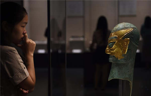 Prehistoric artifacts are on display at the show Mystery of Sanxingdui, which is running at Changsha Museum through December. (Photo/Xinhua)