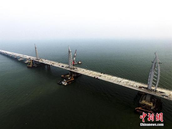 A bird's eye view of the Hong Kong-Zhuhai-Macao Bridge on Sept 26, 2016. (Photo/chinanews.com)