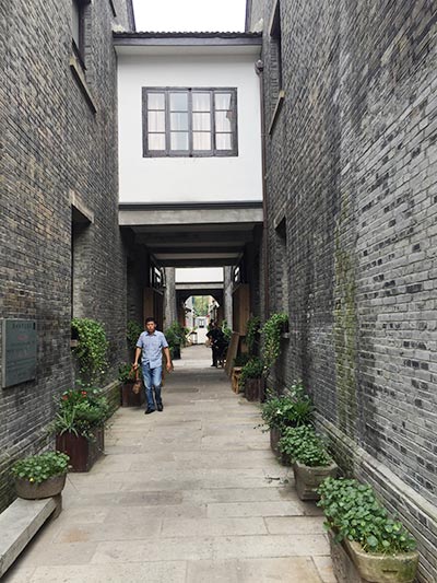 The Sixinfang community in Hangzhou hosts centuries-old black-brick structures. (Photo by Yang Feiyue/China Daily)
