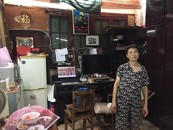 Luo Youming, 71, has lived in Sixinfang all her life. She is considering leaving the place to take the government's offer to relocate to new and bigger housing. (Photo by Yang Feiyue/China Daily)