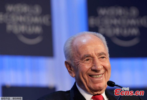 Shimon Peres, former Israeli president and the nation's eldest statesman, smiles as he addresses delegates during the annual meeting of the World Economic Forum (WEF) in Davos in this January 24, 2013 file photo.  (File photo/Agencies)