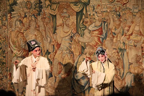 Artists from the Suzhou Kunqu Opera Theater of Jiangsu Province perform The Interruption of a Dream from The Peony Pavilion at King's College, University of Cambridge on Monday. (Photo: Sun Wei/GT)