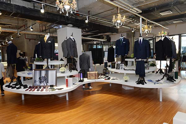 Varieties of fashion, designs and handicrafts are on display at an international design and trade expo during Beijing Design Week. (Photo provided to China Daily)