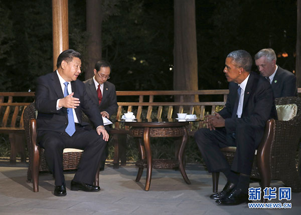 Chinese President Xi Jinping and US President Barack Obama drink tea together in a pavilion at West Lake State Guest House on Sept 3, 2016. (Photo/Xinhua)
