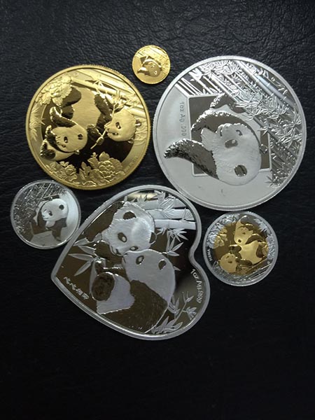 Medals with panda images exported to US. (Photo/provided to chinadaily.com.cn)
