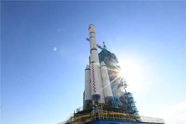Tiangong-2, China's second space lab, aboard the CZ-2F rocket carrier, is transferred to the launch pad at the Jiuquan Satellite Launch Center in Gansu province on Friday.[Photo by DA KE/ FOR CHINA DAILY]