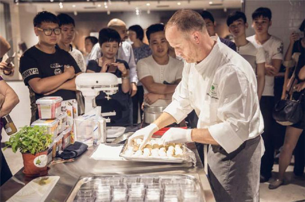 Participants at the Sinodis Chef Studio on September 14, 2016. (Photo provided to chinadaily.com.cn)