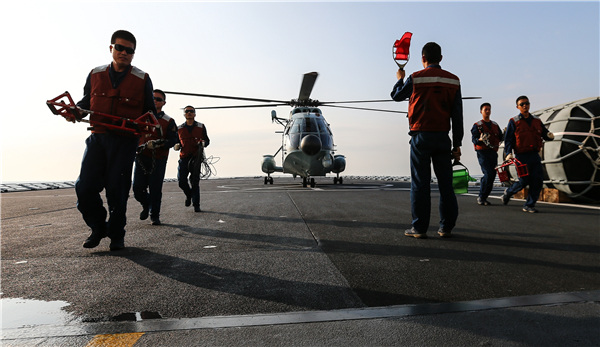 The Chinese and Russian navies stage a mission to seize an island on Sunday, marking the end of the two countries' joint drill this year. (Photo by GAN JUN/CHINA DAILY)