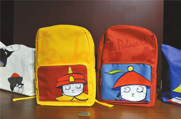 Phone cases decorated with cultural elements [Photo/West China Metropolis Daily)