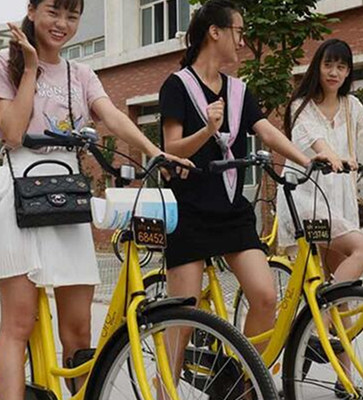 Students in Zhengzhou, capital of Henan province, ride bicycles from the ofo platform. (Photo/Zhang Tao, China Daily)