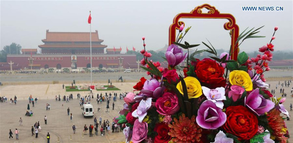 Photo taken on Sept. 25, 2016 shows part of the main flower parterre at the Tiananmen Square in central Beijing, capital of China. (Photo/Xinhua)