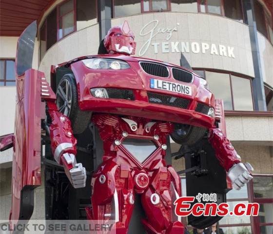 Turkish company Letvision has built a full-scale BMW Transformer Letrons. The company said it took a team of 12 engineers and four technicians at least eight months to create the transforming BMW. The car can move its arms, hands, and fingers, as well as the head and neck. It can also generate fog, lighting, and sound effects, as well as connect to Wi-Fi. The transformation is also a little slow, but it's still a car that transforms into a giant robot. (Photo/IC) Turkish company Letvision has built a full-scale BMW Transformer Letrons. The company said it took a team of 12 engineers and four technicians at least eight months to create the transforming BMW. The car can move its arms, hands, and fingers, as well as the head and neck. It can also generate fog, lighting, and sound effects, as well as connect to Wi-Fi. The transformation is also a little slow, but it's still a car that transforms into a giant robot. (Photo/IC)