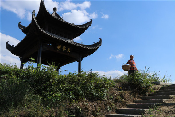 A pavilion in Pingshan village. (Photo: China Daily/Zhang Lixin)