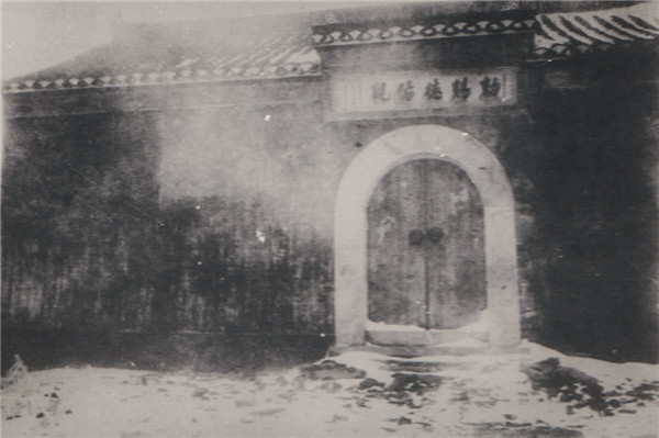 A picture of the Deyouguan Temple in 1923 taken by Japanese tourists. (Photo provided to China Daily)