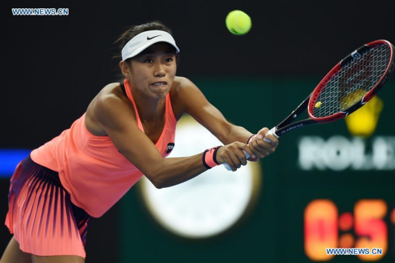 Zhang Shuai of China hits a return to Johanna Konta of Britain during their women's singles quarterfinal match at the China Open tennis tournament in Beijing, capital of China, Oct. 7, 2016. Johanna Konta won by 2-0. (Photo: Xinhua/Ju Huanzong)