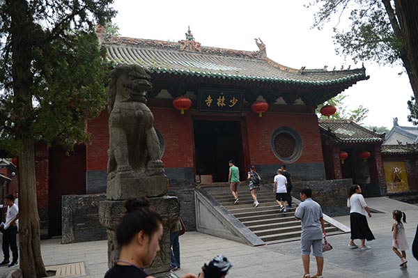 The main entrance of the temple and monastery. (Photo by Xiang Mingchao/China Daily)