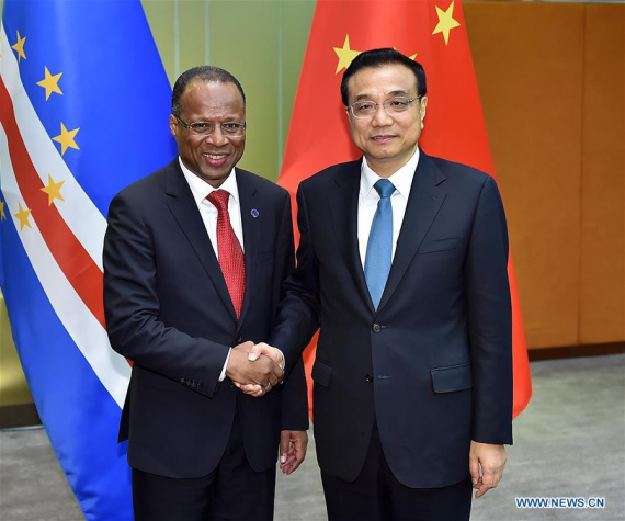 Chinese Premier Li Keqiang (R) shakes hands with his Cape Verde counterpart Ulisses Correia e Silva, who is in Macao for the opening ceremony of the fifth Ministerial Conference of the Forum for Economic and Trade Cooperation between China and Portuguese-speaking countries in Macao, south China, Oct. 10, 2016. (Photo: Xinhua/Li Tao)