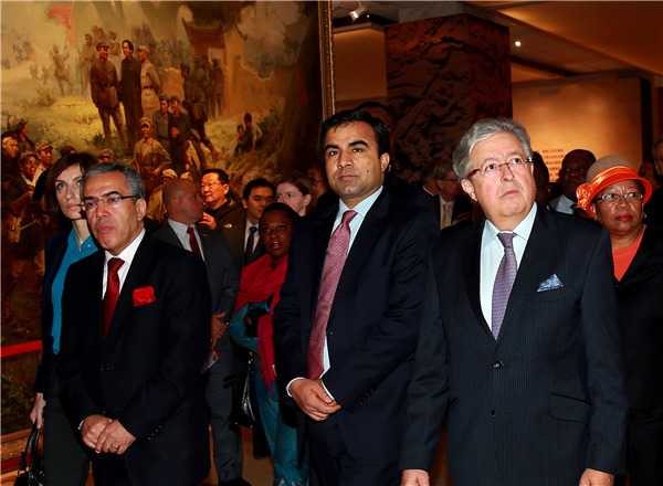 Algerian Ambassador to China Ahcene Boukhelfa (from left), Afghan Ambassador Janan Mosazai and Swiss Ambassador Jean-Jacques de Dardel visit the Long March exhibit at the China People's Revolution Military Museum.(Photo by ZOU HONG/CHINA DAILY)