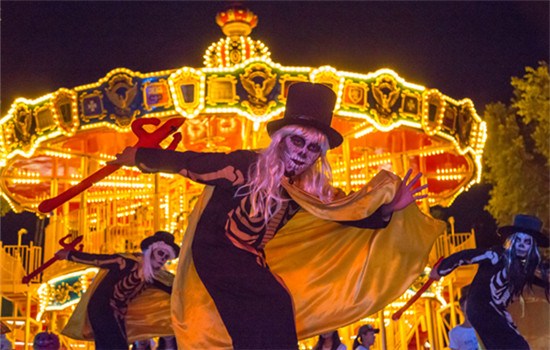 A Halloween-themed performance was staged in Guangzhou on Monday. (Photo provided to chinadaily.com.cn)