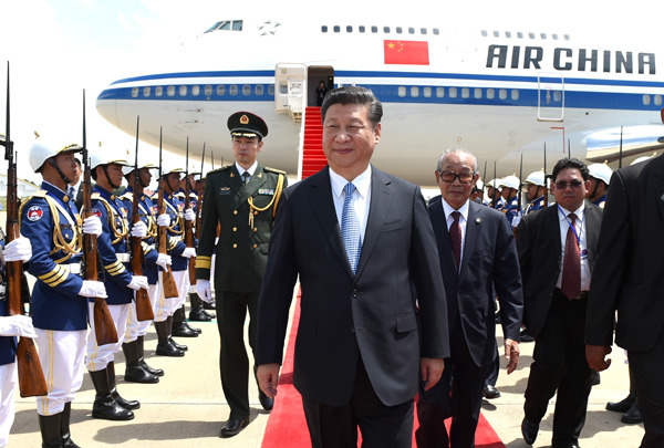 President Xi Jinping arrives for a state visit to Cambodia in Phnom Penh, October 13, 2016. (Photo/Xinhua)