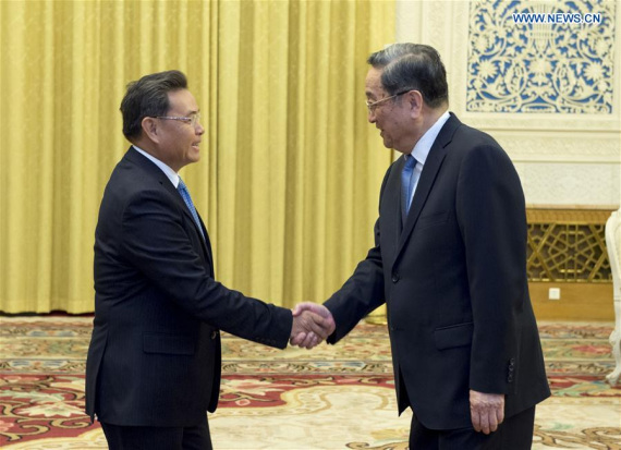 Yu Zhengsheng (R), chairman of the National Committee of the Chinese People's Political Consultative Conference (CPPCC), meets with a delegation of the Lao People's Revolutionary Party (LPRP) led by President of the Lao Front for National Construction Xaysomphone Phomvihane (L) in Beijing, capital of China, Oct. 12, 2016. (Photo: Xinhua/Xie Huanchi)