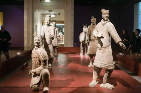 photo taken on March 1 shows the terracotta horses from China on display at the Field Museum in Chicago. (Photo/Xinhua)