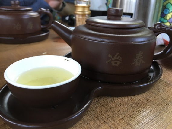 Ye Chun Teahouse's squat clay tea pots. (Photo/chinadaily.com.cn)