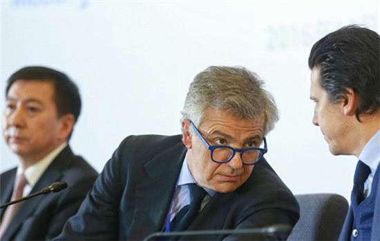 IOC Vice President Juan Antonio Samaranch (Center) attends a news conference on Oct 12, 2016. (Photo by Zou Hong/chinadaily.com.cn)