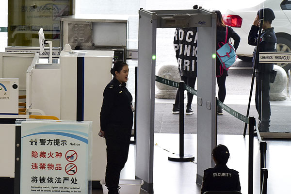 Public security checks using X-rays have been stopped at Shuangliu International Airport in Chengdu, Sichuan province. (Photo/China Daily)