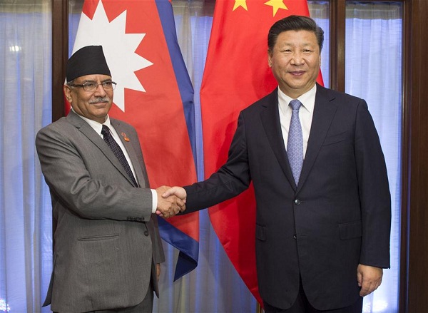 Chinese President Xi Jinping (R) meets with Nepali Prime Minister Pushpa Kamal Dahal in the western Indian state of Goa, Oct. 15, 2016. (Xinhua/Xie Huanchi)