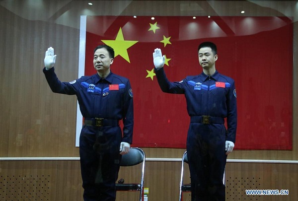 Chinese astronauts Jing Haipeng (L) and Chen Dong meet the media at a press conference at the Jiuquan Satellite Launch Center in northwest China, Oct. 16, 2016. The two male astronauts will carry out the Shenzhou-11 mission. The Shenzhou-11 manned spacecraft will be launched at 7:30 a.m. Oct. 17, 2016 Beijing Time (2330 GMT Oct. 16). (Xinhua/Li Gang) 
