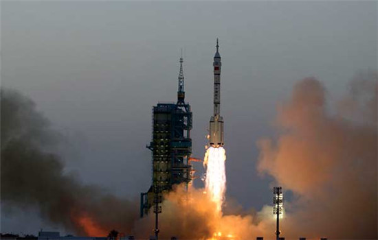 Shenzhou XI manned spacecraft blasts off from the Jiuquan Satellite Launch Center in Northwest China, Oct 17, 2016. (Photo by Feng Yongbin/chinadaily.com.cn)
