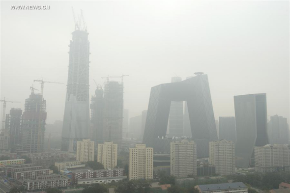 Photo taken on Oct. 18, 2016 shows the East Third Ring Road area shrouded in smog in Beijing, capital of China. A yellow alert for air pollution was issued on Tuesday in Beijing. (Photo: Xinhua/Ju Huanzong)