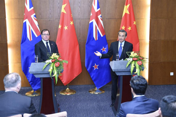 Chinese Foreign Minister Wang Yi (R) attends a joint news conference with New Zealand's Foreign Minister Murray McCully after their talks in Beijing, capital of China, Oct. 18, 2016. (Photo: Xinhua/Zhang Ling)