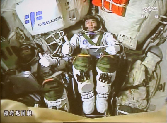 Photo taken on Oct. 19, 2016 shows the screen at the Beijing Aerospace Control Center showing astronauts Jing Haipeng (R) and Chen Dong celebrating on the success of the automated docking between Shenzhou-11 manned spacecraft and the space lab Tiangong-2. (Photo: Xinhua/Ju Zhenhua)