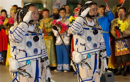 Astronauts Jing Haipeng (left) and Chen Dong salute at the Jiuquan Satellite Launch Center in Northwest China before the country launched the Shenzhou XI manned spacecraft on Monday morning. (FENG YONGBIN/CHINA DAILY)