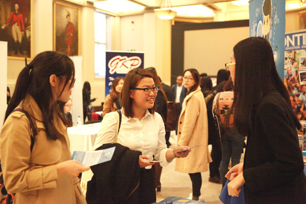 Chinese students at the 18th International Student Fair in London on Wednesday. (WANG MINGJIE/CHINA DAILY)