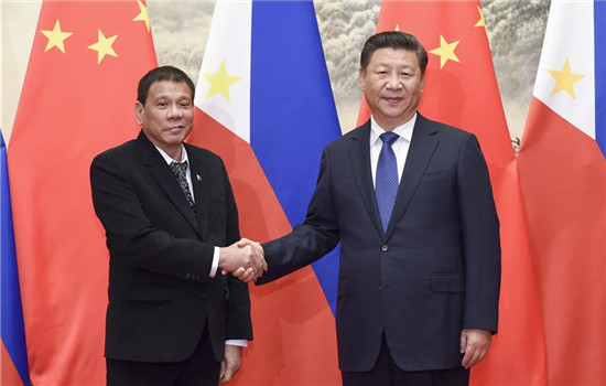 Chinese President Xi Jinping (R) holds talks with his Philippine counterpart Rodrigo Duterte in Beijing, capital of China, Oct. 20, 2016. (Xinhua/Li Xueren)