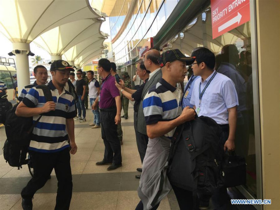 Chinese crew members (wearing caps) freed by Somali pirates arrive at the airport before heading home, in Nairobi, Kenya, Oct. 24, 2016. (Photo: Xinhua/Sun Ruibo)