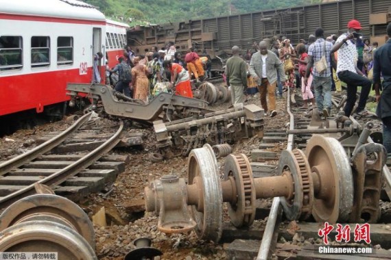 A train derails at Eseka station of Central Region in Cameroon at around 12:30 Friday local time (11:30 GMT). (Photo/Chinanews.com)