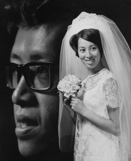 A newly wed Chinese couple in 1975 by Ronald D Wolf at a Beijing exhibition focusing on the history of Chinese migrants in New Zealand.(Photo provided to China Daily)