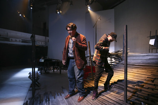 Baritone Shen Yang (left) rehearses for the musical The Fugitive as part of the ongoing Beijing Music Festival. (Photo by Jiang Dong/China Daily)