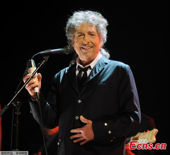 Bob Dylan performs onstage during the 17th Annual Critics' Choice Movie Awards at The Hollywood Palladium in Los Angeles, California, January 12, 2012. (File photo/Agencies)