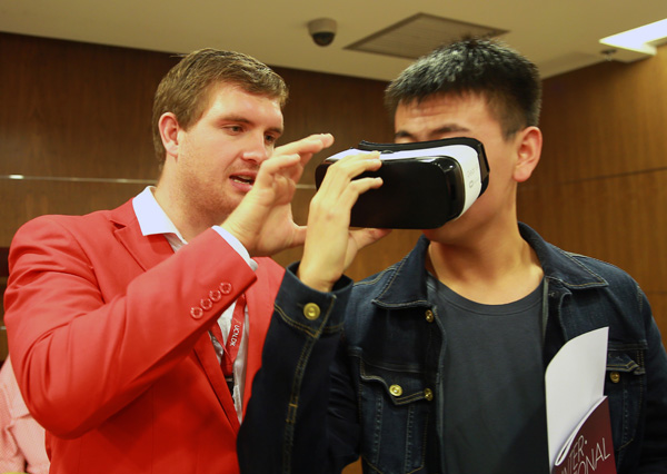 A student uses a virtual reality machine to see a Danish university campus on Denmark Day in Beijing. (Photo by ZOU HONG/CHINA DAILY)
