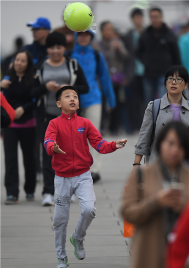 A boy at the China Open in Beijing on Friday. (Photo by WEI XIAOHAO/CHINA DAILY) A boy at the China Open in Beijing on Friday. (Photo by WEI XIAOHAO/CHINA DAILY)